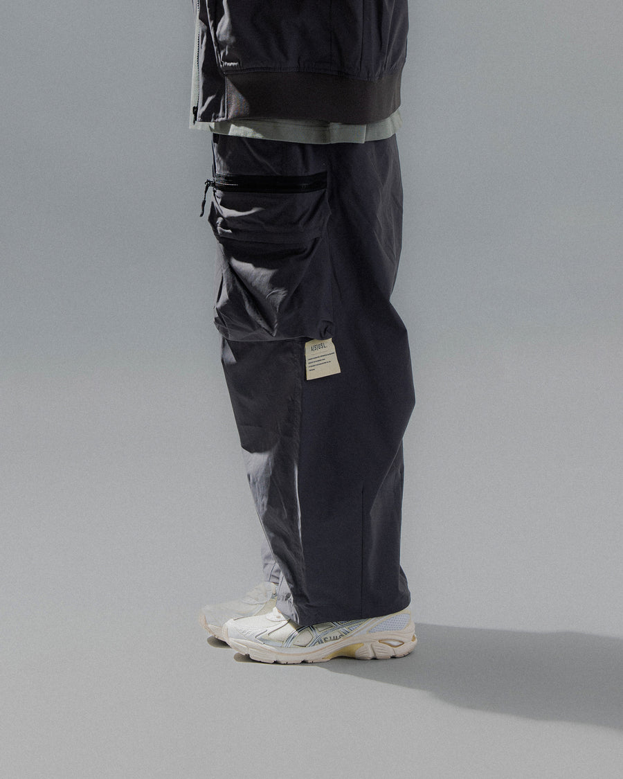 NYLON ZIPPER POCKET PANTS - BLACK