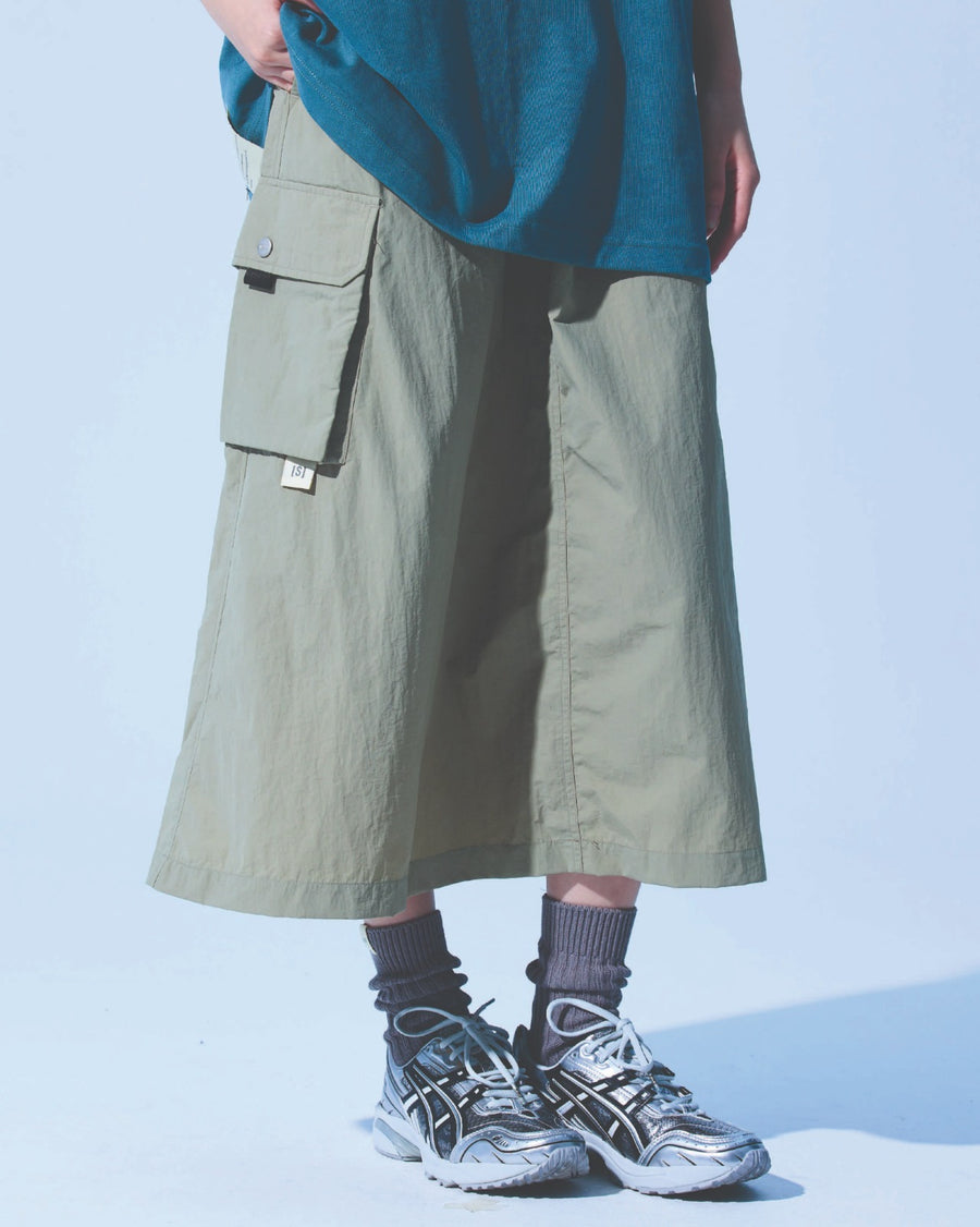 NYLON POCKETS FLARE SKIRT - BLACK